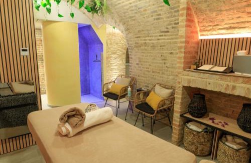 Centre Ville Bed & Breakfast | Une maison en ville Hypercentre - Spa