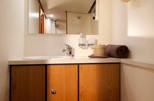 Accolay Boat Rental | Une Nuit à Bord