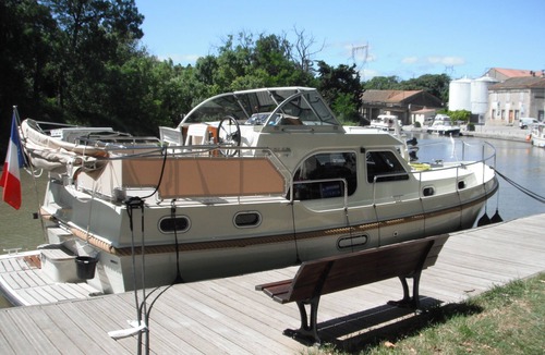 Accolay Boat Rental | Une Nuit à Bord