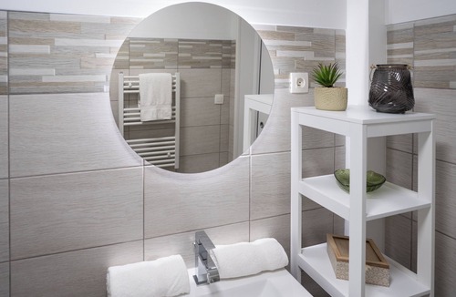 Chateau-Landon House | - Une Pause à Deux - Jacuzzi privé et Chambre Secrète