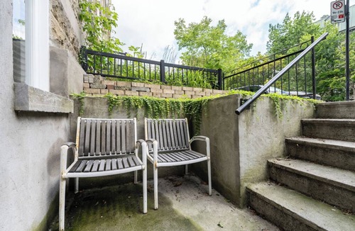 Shaughnessy Village Apartment | une retraite de qualité au niveau du jardin en centre-ville