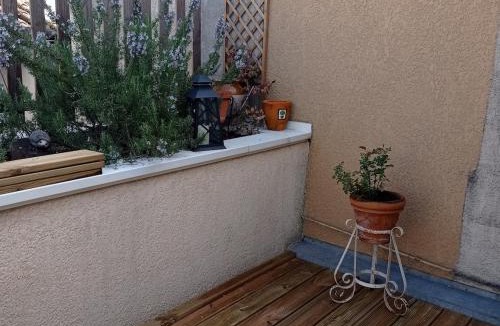 Langon Apartment | une terrasse en ville