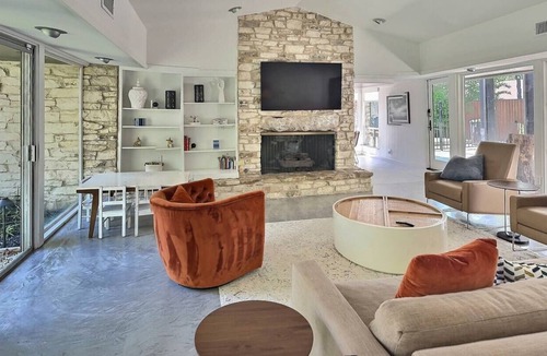 Pecan Springs Springdale House | Unforgettable Getaway in ATX: Private pool, Pickleball/basketball court & more!