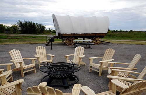 South Oklahoma City House | Unforgettable Glamping Getaways in this Covered Wagon in Moore, Oklahoma