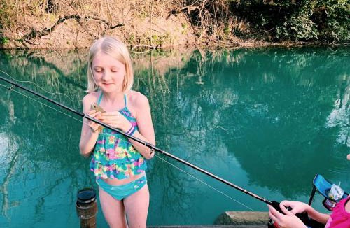 Seguin House | Unforgettable Glamping Vacation - Tranquil Tented Cabin by the Geronimo Creek near Seguin, Texas