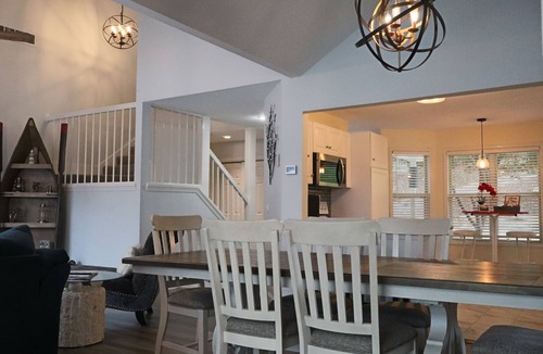 Lake Ozark House | Unforgettable Luxurious Lakefront Home with Exclusive Boat Rentals for Guests