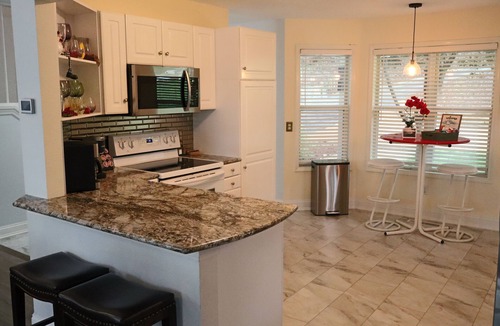Lake Ozark House | Unforgettable Luxurious Lakefront Home with Exclusive Boat Rentals for Guests