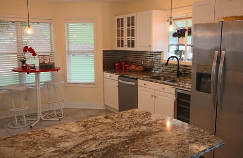 Lake Ozark House | Unforgettable Luxurious Lakefront Home with Exclusive Boat Rentals for Guests