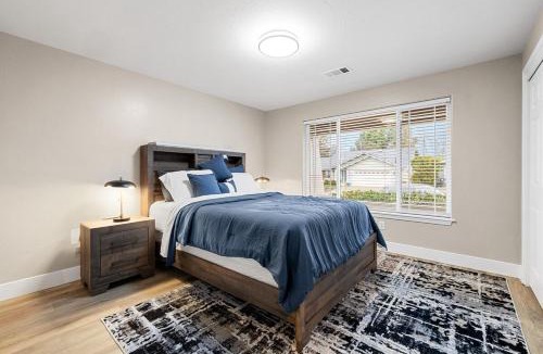 Medford House | unforgettable stay at Edgewater Drive