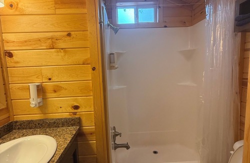 Hartwell Cabin | Unhitched Lake Hartwell