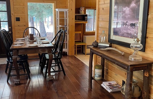 Gibbonsville Cabin | Unhook at Split Pine: North Fork Nights, Zero screens