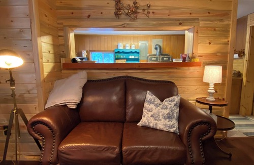 Gibbonsville Cabin | Unhook at Split Pine: North Fork Nights, Zero screens