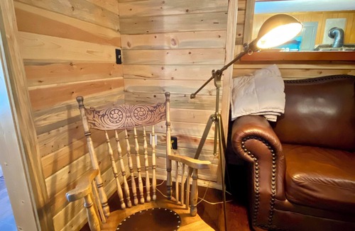 Gibbonsville Cabin | Unhook at Split Pine: North Fork Nights, Zero screens