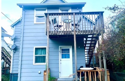 Astoria House | Uniontown Boat View House