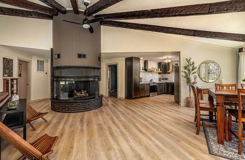 Hardin County House | Unique 1970s Round House w/Hot Tub