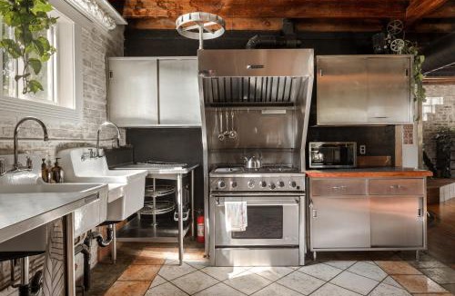 Walkerville Apartment | Unique 2-BDR Historic Warehouse Loft with Terrace ! ! !