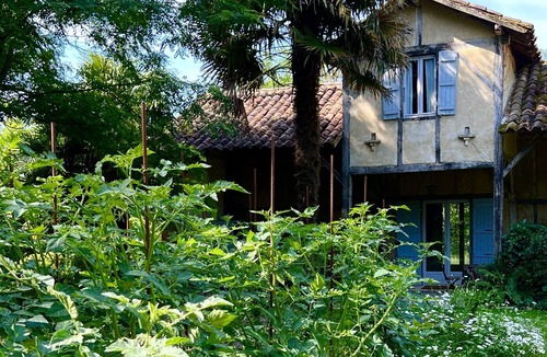 Cazaubon Cottage | Unique 2 Bed converted Designer’s Pigeonneir