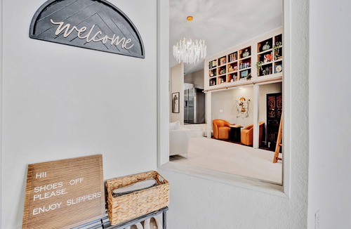 Pilot Point Apartment | Unique 2-bedroom loft with AC, WiFi in historic building in Pilot Point Square