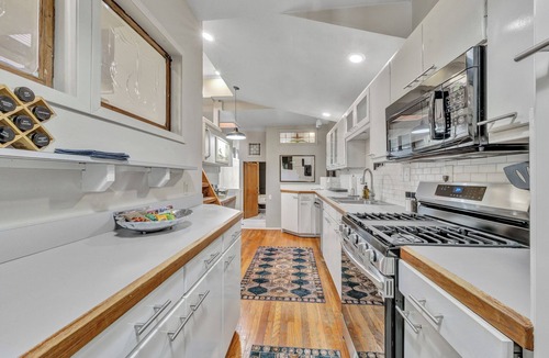 Pilot Point Apartment | Unique 2-bedroom loft with AC, WiFi in historic building in Pilot Point Square