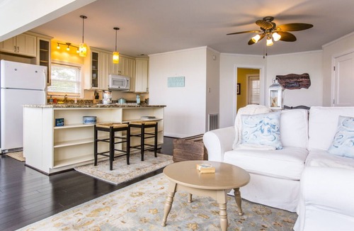 Deltaville Cottage | Unique 2-bedroom waterfront cottage