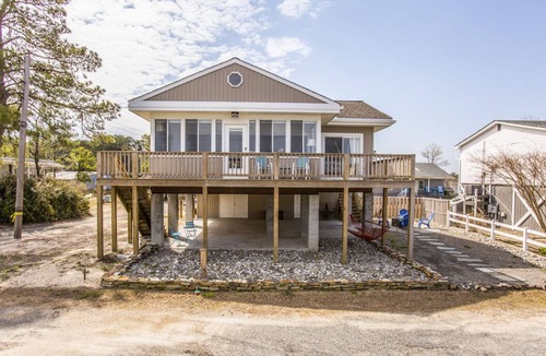 Deltaville Cottage | Unique 2-bedroom waterfront cottage
