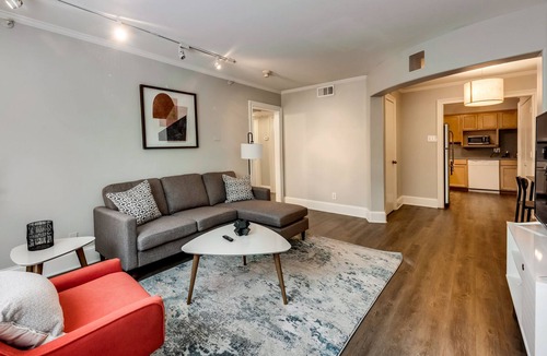 Oak Lawn Apartment | Unique 2Bd/2Bt Flat - Oaklawn!