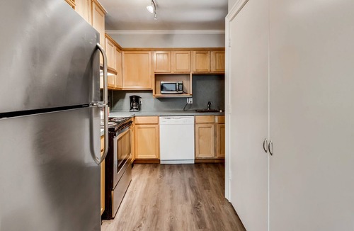 Oak Lawn Apartment | Unique 2Bd/2Bt Flat - Oaklawn!