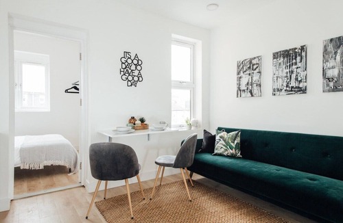 Waltham Forest Apartment | Unique 2Bed Flat-Ilford, London