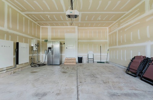 Palm House | Unique 2D-Style Family Retreat