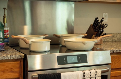 Palm House | Unique 2D-Style Family Retreat