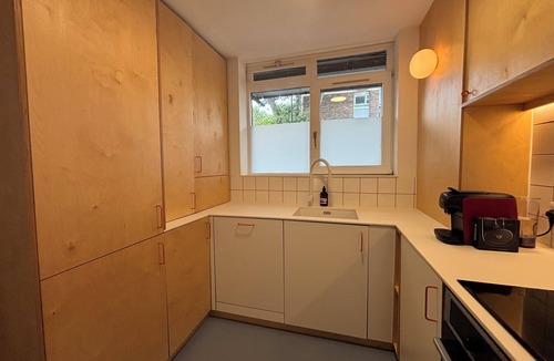 Hoxton Apartment | Unique 3BD Flat in Hoxton with Private Garden