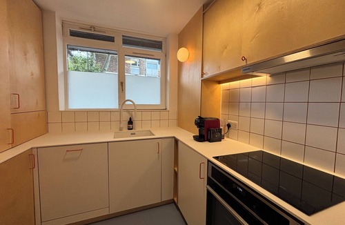 Hoxton Apartment | Unique 3BD Flat in Hoxton with Private Garden