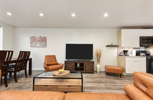 South Side Flats House | Unique 4Bed/3.5 Bath Townhouse/Garage+Rooftop Deck