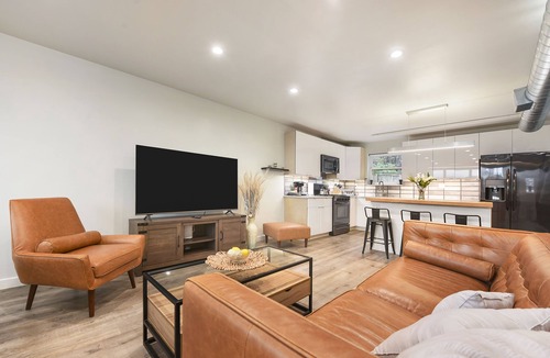 South Side Flats House | Unique 4Bed/3.5 Bath Townhouse/Garage+Rooftop Deck