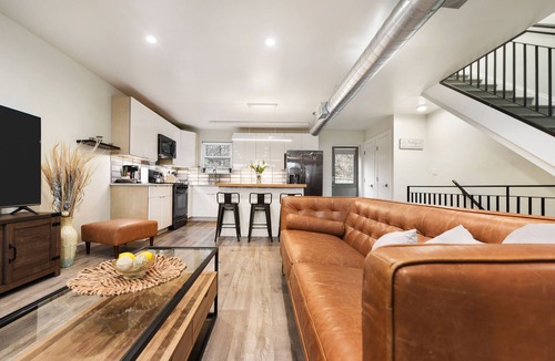South Side Flats House | Unique 4Bed/3.5 Bath Townhouse/Garage+Rooftop Deck