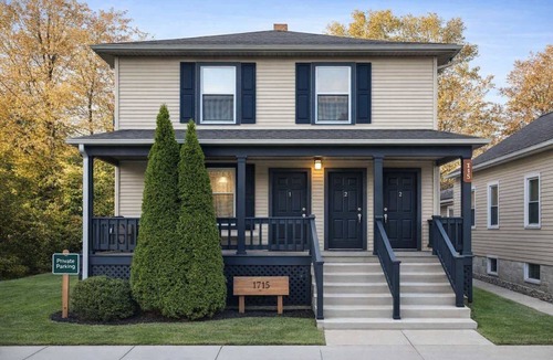 Evanston House | Unique 7BR Dual-Apt Retreat