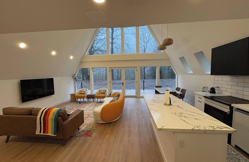 Forks House | Unique A-Frame, Private, River Facing in Forks with Sauna & Hot-tub