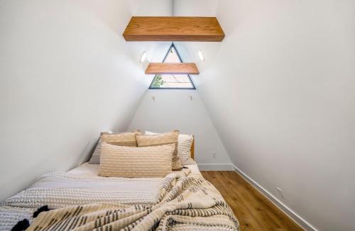 South Central Houston Apartment | Unique A-frame Tiny House in Houston Central