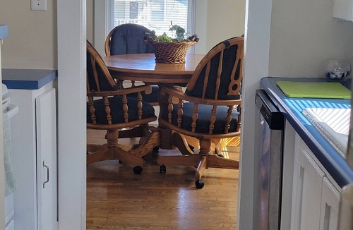 Topeka House | Unique Airplane Bungalow 2BR/2BA One-of-a-Kind Stay