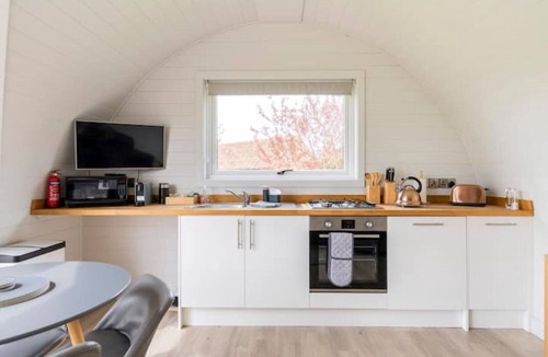 North Walsham Cabin | Unique and Luxurious Hideaway With Private hot tub