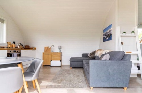 North Walsham Cabin | Unique and Luxurious Hideaway With Private hot tub