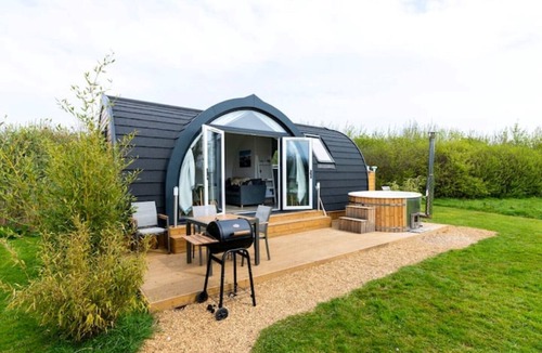 North Walsham Cabin | Unique and Luxurious Hideaway With Private hot tub