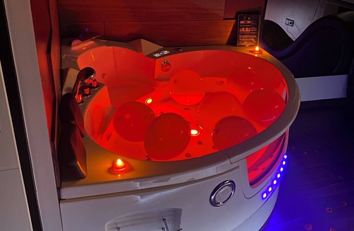 Voiron Apartment | ✨Unique and romantic suite with private spa✨