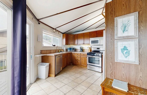 Gleneden Beach House | Unique and spacious home with private hot tub game room and great ocean views