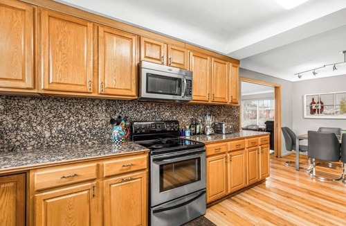 Oak Park House | Unique and Spacious 3 Bedroom Home