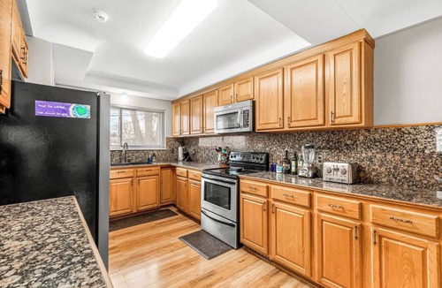 Oak Park House | Unique and Spacious 3 Bedroom Home