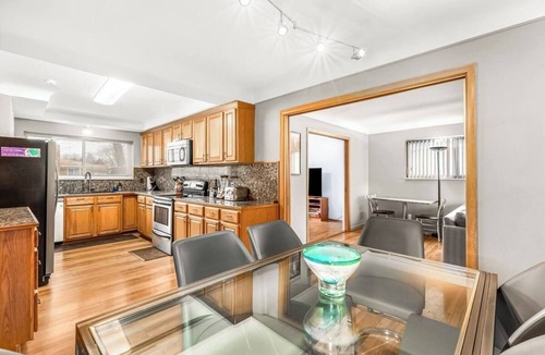 Oak Park House | Unique and Spacious 3 Bedroom Home