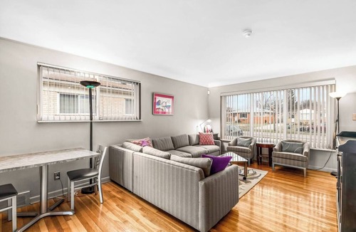 Oak Park House | Unique and Spacious 3 Bedroom Home