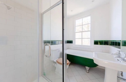 Haggerston Apartment | Unique and Sun Filled 2 Bedroom Flat with Balcony -Hackney