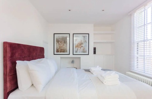 Haggerston Apartment | Unique and Sun Filled 2 Bedroom Flat with Balcony -Hackney